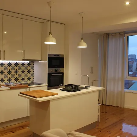 3 Bedroom Penthouse With A/c And Private Terrace Apartment Lisbon