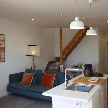 Apartment 3 Bedroom Penthouse With A/c And Private Terrace