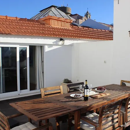 3 Bedroom Penthouse With A/c And Private Terrace Apartment